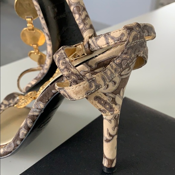 SOLD!!FINAL SALE😍!!HALE BOB ‘VERSACE’ T-STRAPS💕 - Picture 2 of 8